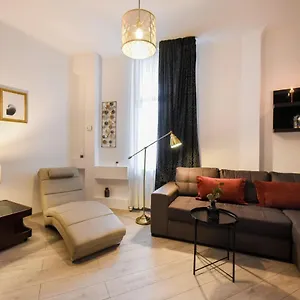 Discover Comfort: Charming & Spacious In The Old Town Bucureşti